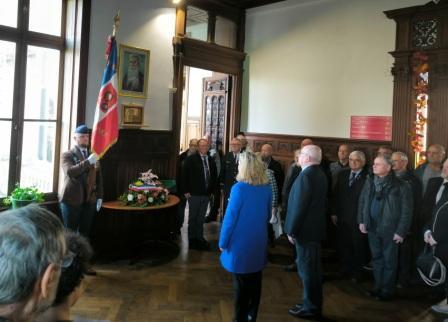 33 gironde le porte drapeau gerbe site